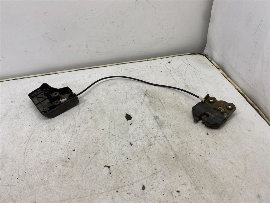 BMW 3 - IV (E46) 318 Ci Jobb hátsó Ülés Rögzítő #21940# 8209036 1. kép