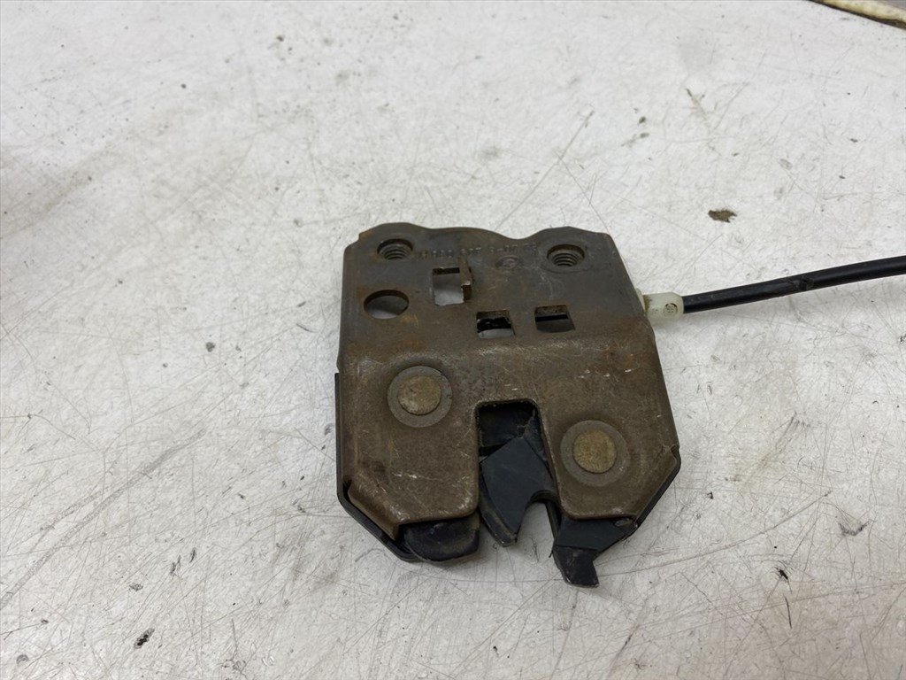 BMW 3 - IV (E46) 318 Ci Jobb hátsó Ülés Rögzítő #21940# 8209036 5. kép