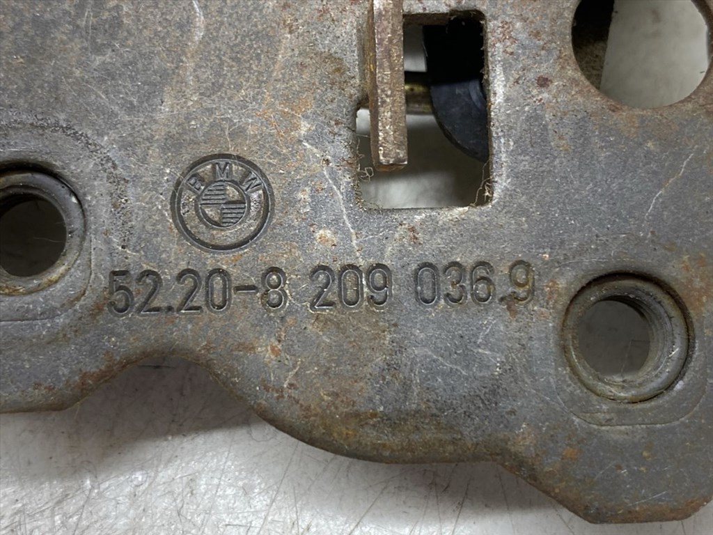 BMW 3 - IV (E46) 318 Ci Jobb hátsó Ülés Rögzítő #21940# 8209036 6. kép