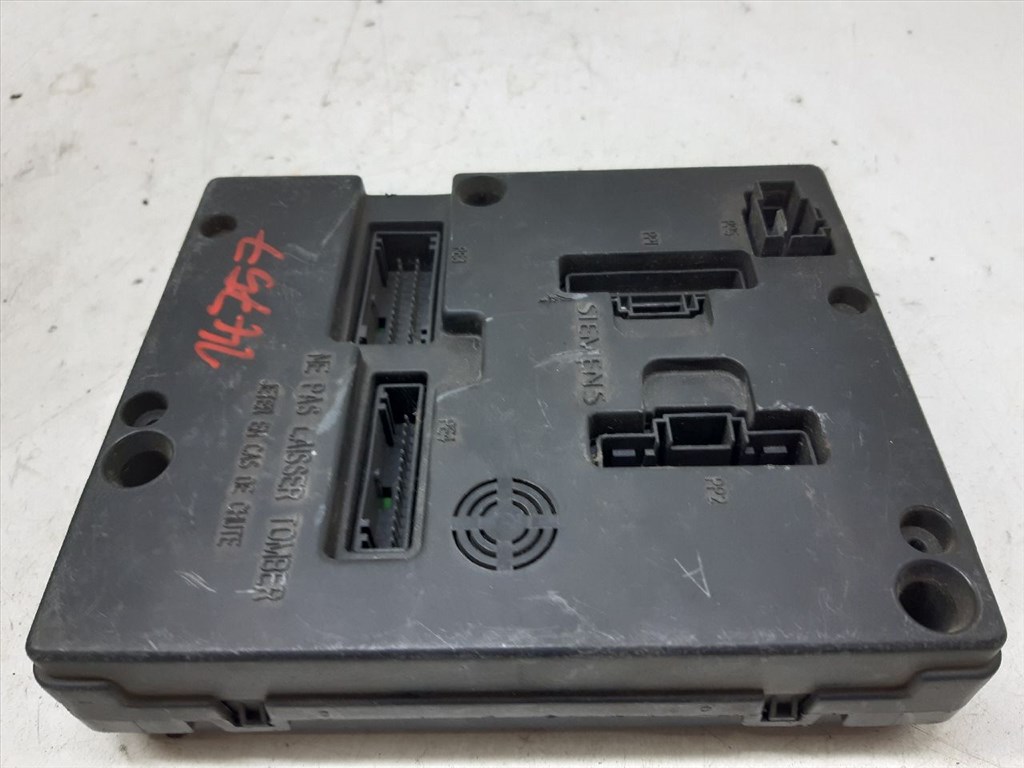 RENAULT SCÉNIC I (JA0/1_) 1.9 dCi RX4 Biztosítéktábla Motortér #14757# 8200033521B 1. kép