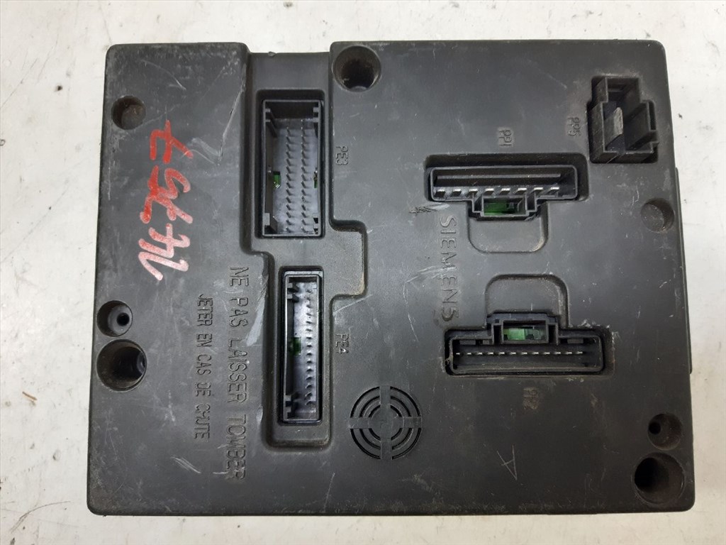 RENAULT SCÉNIC I (JA0/1_) 1.9 dCi RX4 Biztosítéktábla Motortér #14757# 8200033521B 2. kép