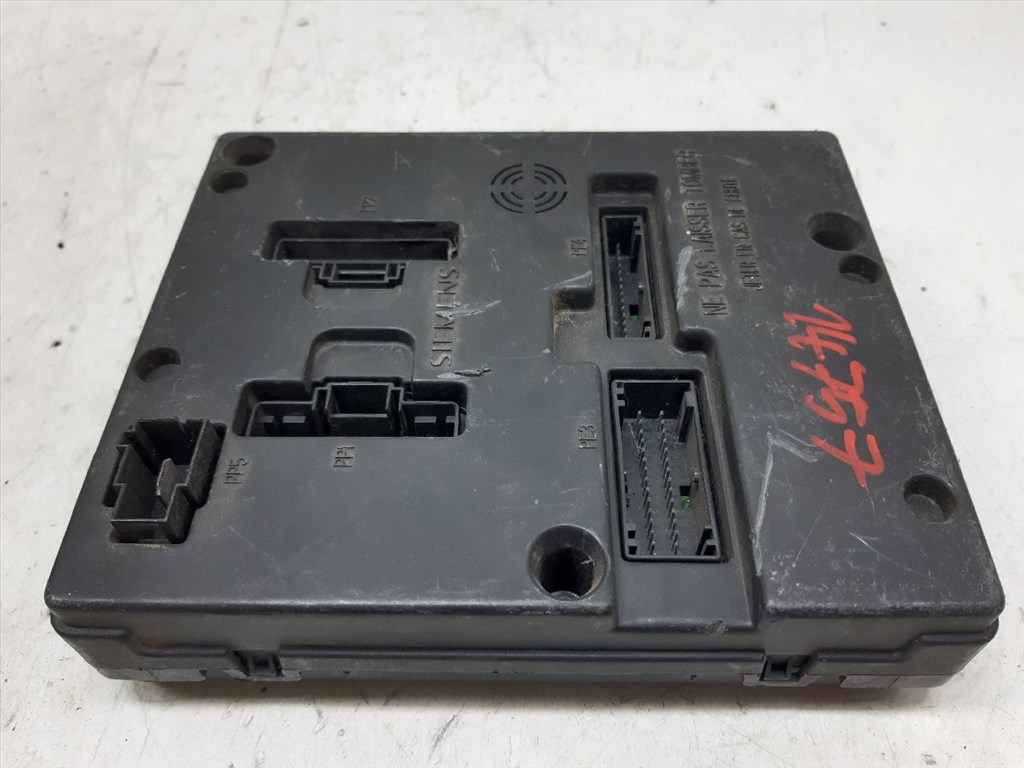 RENAULT SCÉNIC I (JA0/1_) 1.9 dCi RX4 Biztosítéktábla Motortér #14757# 8200033521B 4. kép