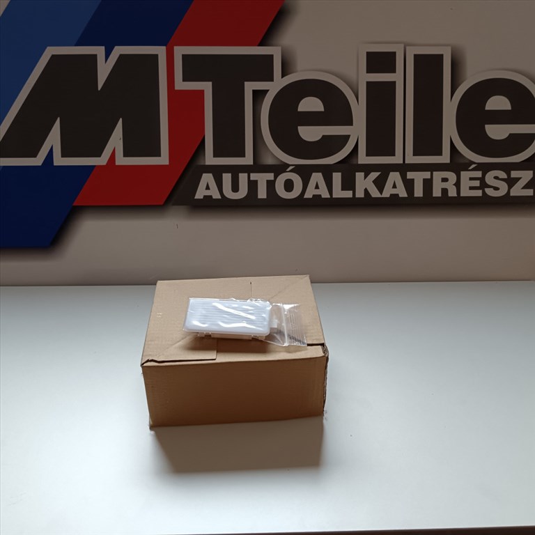 (GYÁRI ÚJ) BMW Utastér lámpa 1' F20 + LCI / F21 + LCI  2' F22 + LCI  / F23 + LCI / F45 + LCI / F46 + LCI / F87 M2 + LCI / 3' F30 + LCI / F35 + LCI / F80 M3 + LCI / 4' F32 + LCI / F33 + LCI / F82 M4 + LCI / F83 M4 + LCI 1. kép