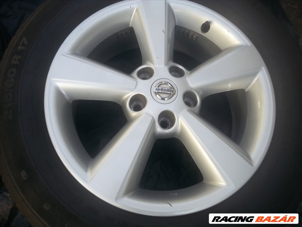  5x114.3 gyári Nissan Qashqai alufelni, rajta 215/60R17 Continental nyári gumi 2. kép
