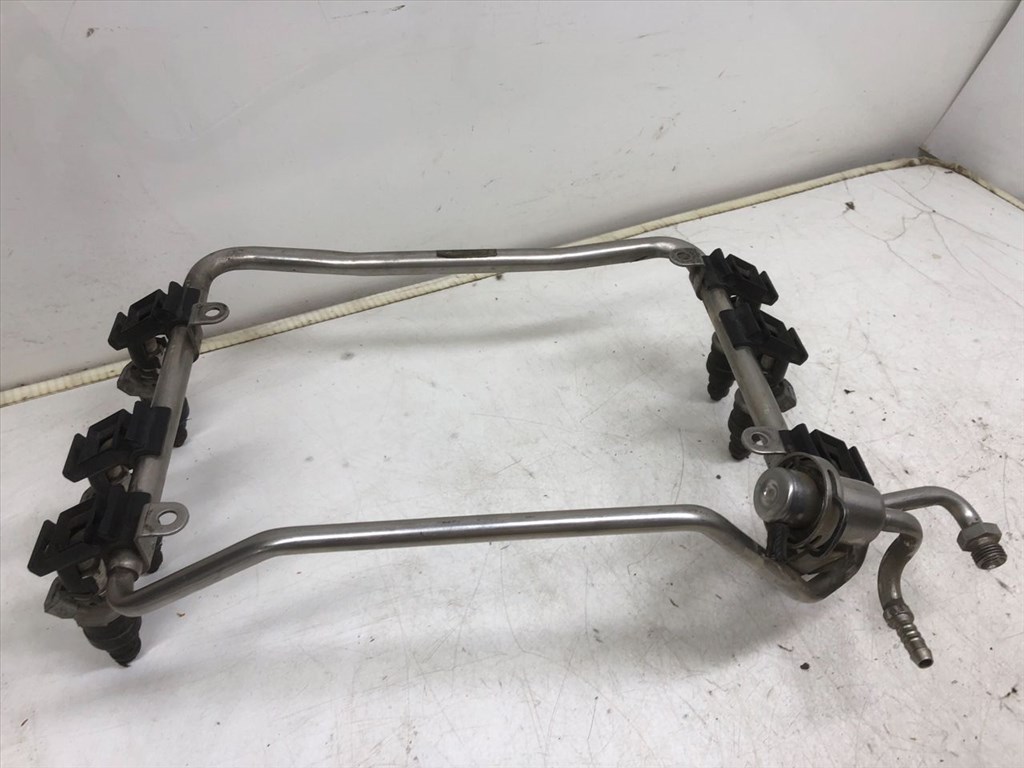 AUDI A4 (8D2/ B5) 2.6 Porlasztó Sor / Híd #11937# 07813668Q 1. kép