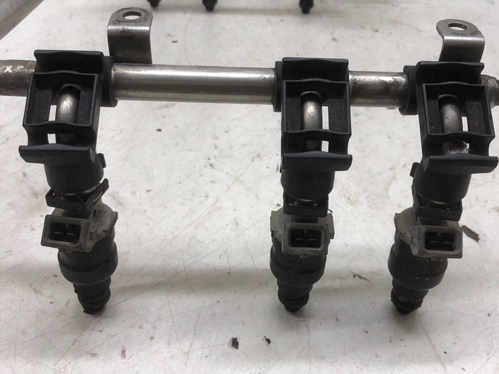 AUDI A4 (8D2/ B5) 2.6 Porlasztó Sor / Híd #11937# 07813668Q 9. kép