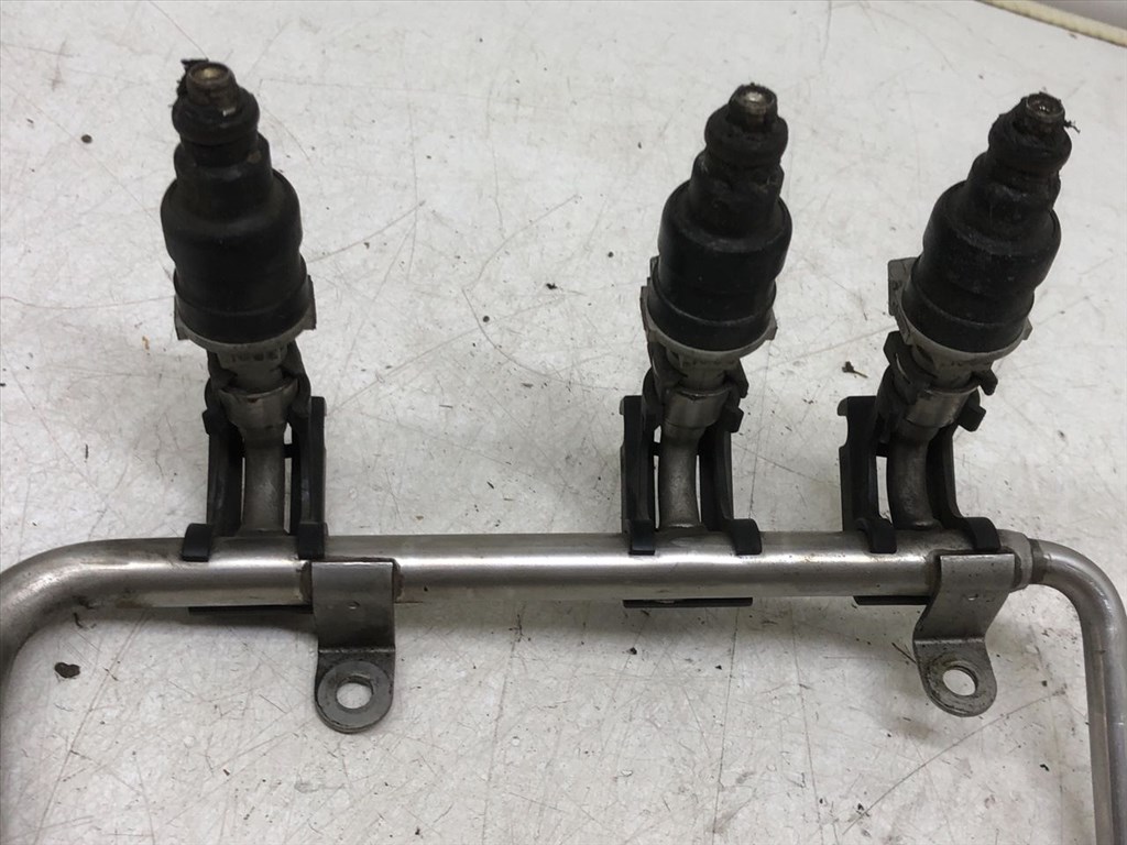 AUDI A4 (8D2/ B5) 2.6 Porlasztó Sor / Híd #11937# 07813668Q 12. kép