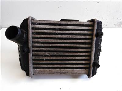 Audi A4 (8E B7) bal intercoolerhûtő 8E0145805P