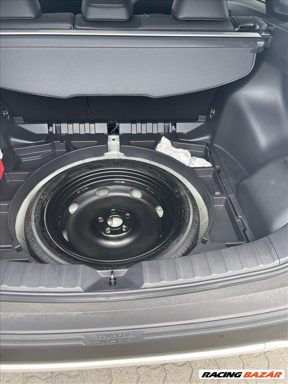 Toyota Corolla Cross Mankókerék Vékony Új Pótkerék Emelő Kerékkulcs Ingyen Szállítva 3Óra 06705574698 1. kép
