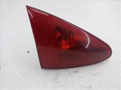 Alfa Romeo 147 bal hátsó belső lámpa. Nem facelift, kicsi<br />Betét nélkül 46556346