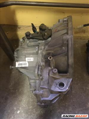 Renault Trafic III váltó  pf6040 pf6050