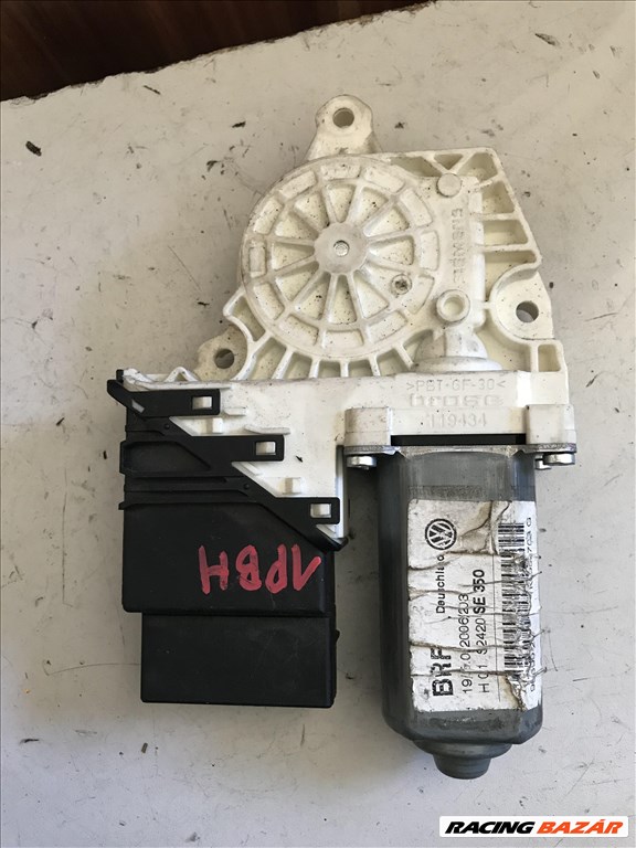 Seat León II 1P // bal hátsó ablakemelő motor 1k0959703g 1. kép