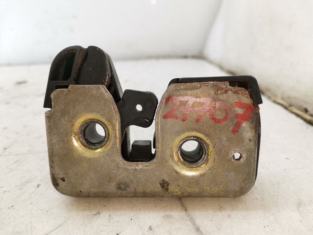 VW POLO (6N1) 45 1.0 Csomagtérajtó Zárszerkezet #27707# 6N0827505 2. kép