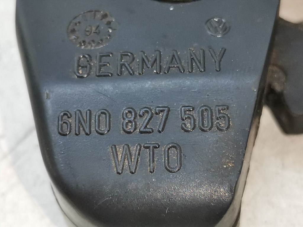 VW POLO (6N1) 45 1.0 Csomagtérajtó Zárszerkezet #27707# 6N0827505 3. kép