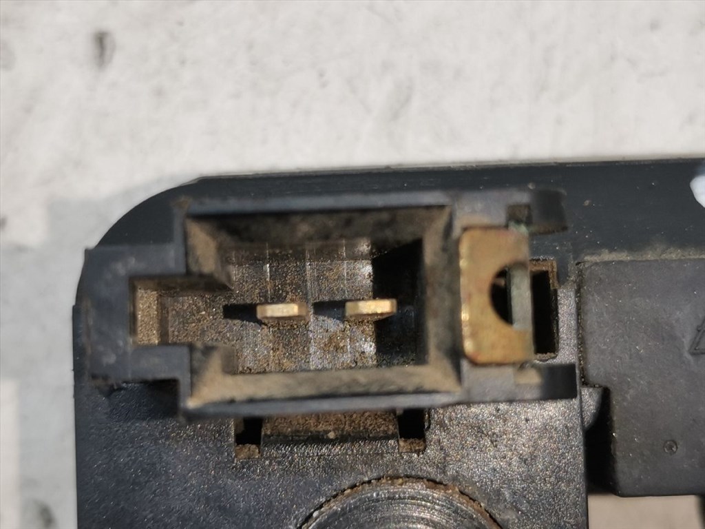 VW POLO (6N1) 45 1.0 Csomagtérajtó Zárszerkezet #27707# 6N0827505 4. kép