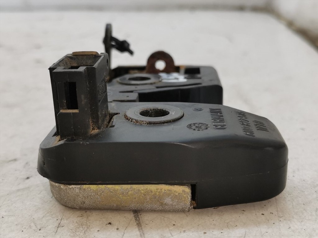 VW POLO (6N1) 45 1.0 Csomagtérajtó Zárszerkezet #27707# 6N0827505 8. kép