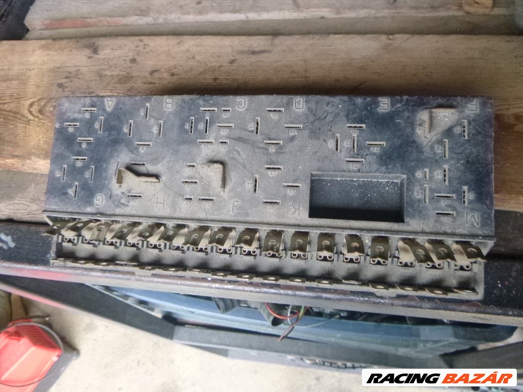 Audi 100 (C2 - 43)     431 941 822 biztosítéktábla  431941822 1. kép