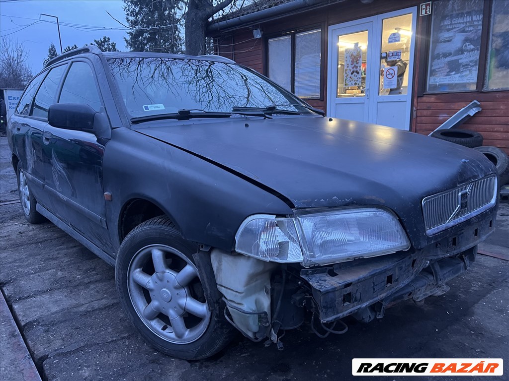 Volvo V40 1.8i bontott alkatrészei 1. kép