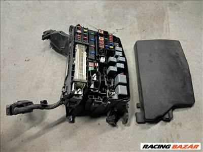 Toyota Avensis (T270 Facelift) 1.6 d4d biztosíték doboz, motortér