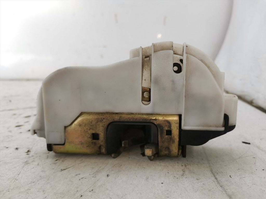VW POLO (6N1) 45 1.0 Jobb első Ajtózár #27712# 6N1837016 2. kép
