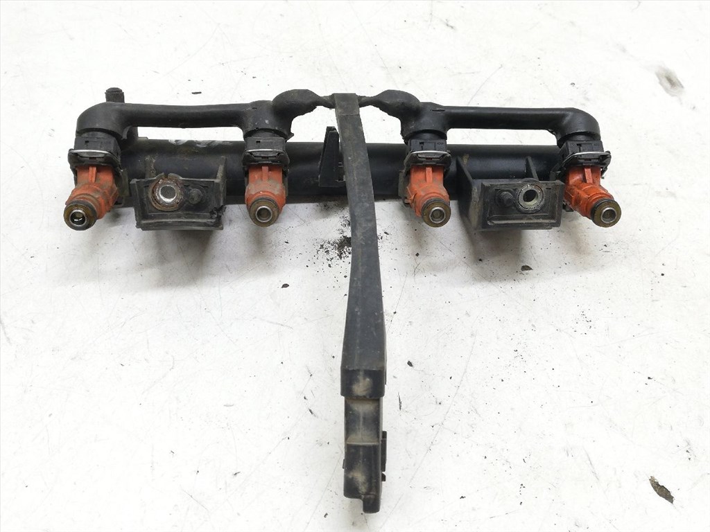 PEUGEOT 307 (3A/C) 1.6 16V Porlasztó Sor / Híd #10477# 9636520780 1. kép