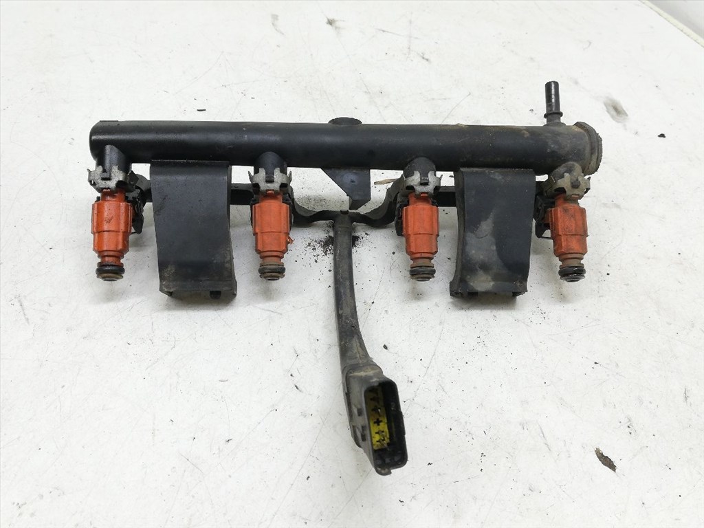 PEUGEOT 307 (3A/C) 1.6 16V Porlasztó Sor / Híd #10477# 9636520780 2. kép