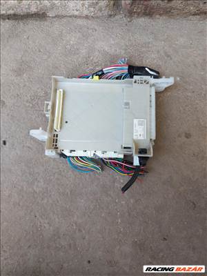 Toyota Yaris (XP130/XP150) 1.4 D-4D biztosítéktábla 2367 8273052m81