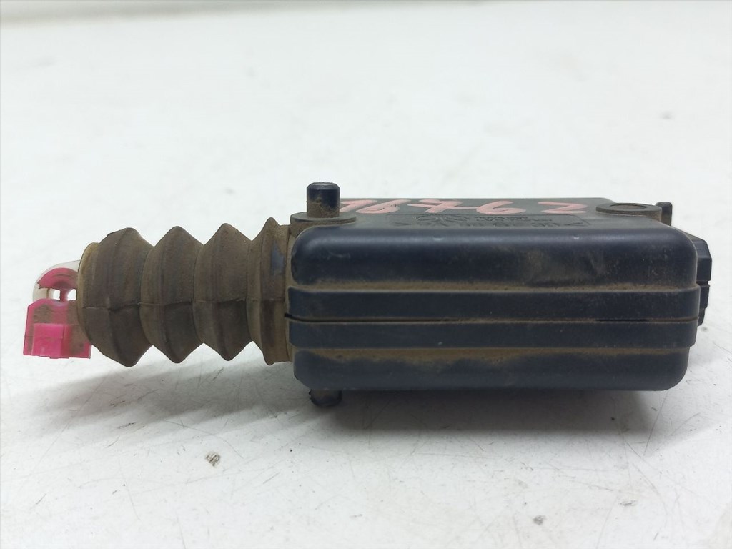 RENAULT SCÉNIC I (JA0/1_) 1.4 16V (JA0D/ JA1H/ Ja0W/ JA10) Központizár Motor Csomagtérajtó #16762# 4. kép