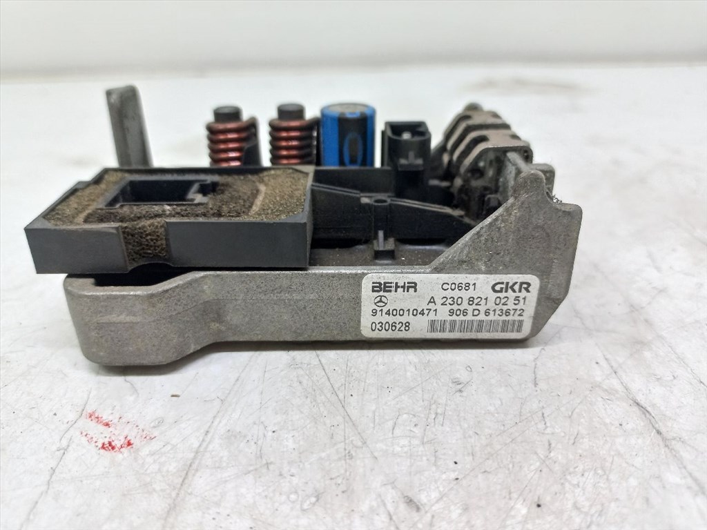 MERCEDES-BENZ M-CLASS (W163) ML 270 CDI (163.113) Előtét Ellenállás Fűtőmotor #14152# 9140010471 2. kép