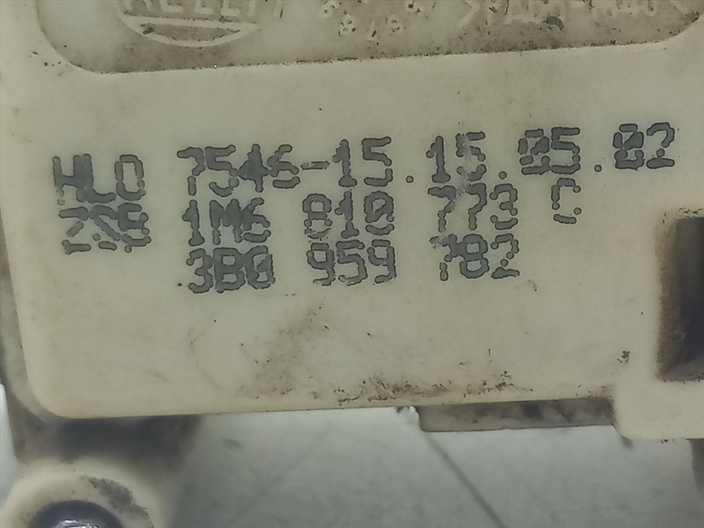 SEAT LEON (1M1) 1.4 16V Központizár Motor Tankajtó #18591# 1M6810773C 8. kép