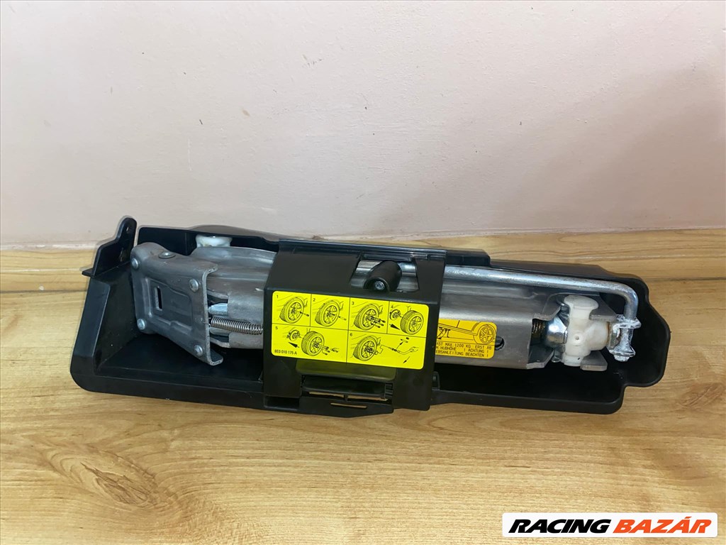 Audi A6 (C6 - 4F) C6 - 4F gyári emelő  4f0011031 1. kép