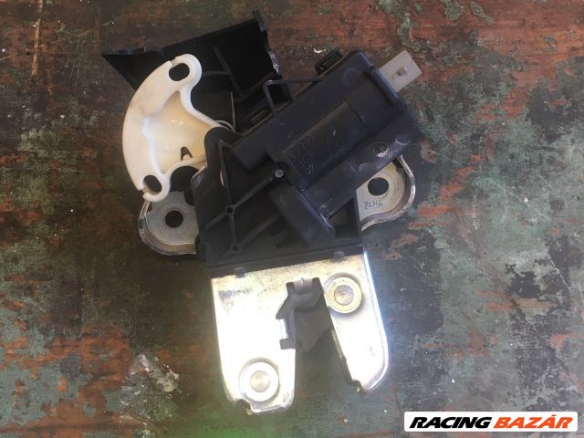 Audi A8 (D3 - 4E) D3 - 4E Csomagtérajtó Zárszerkezet 4F5827505D 1. kép