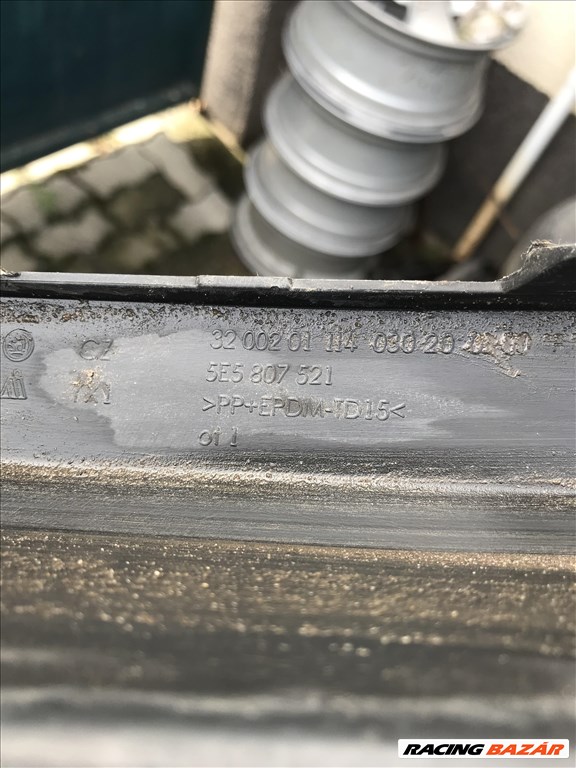 Skoda Octavia III hátsó lökhárító toldat  5e5807521 2. kép