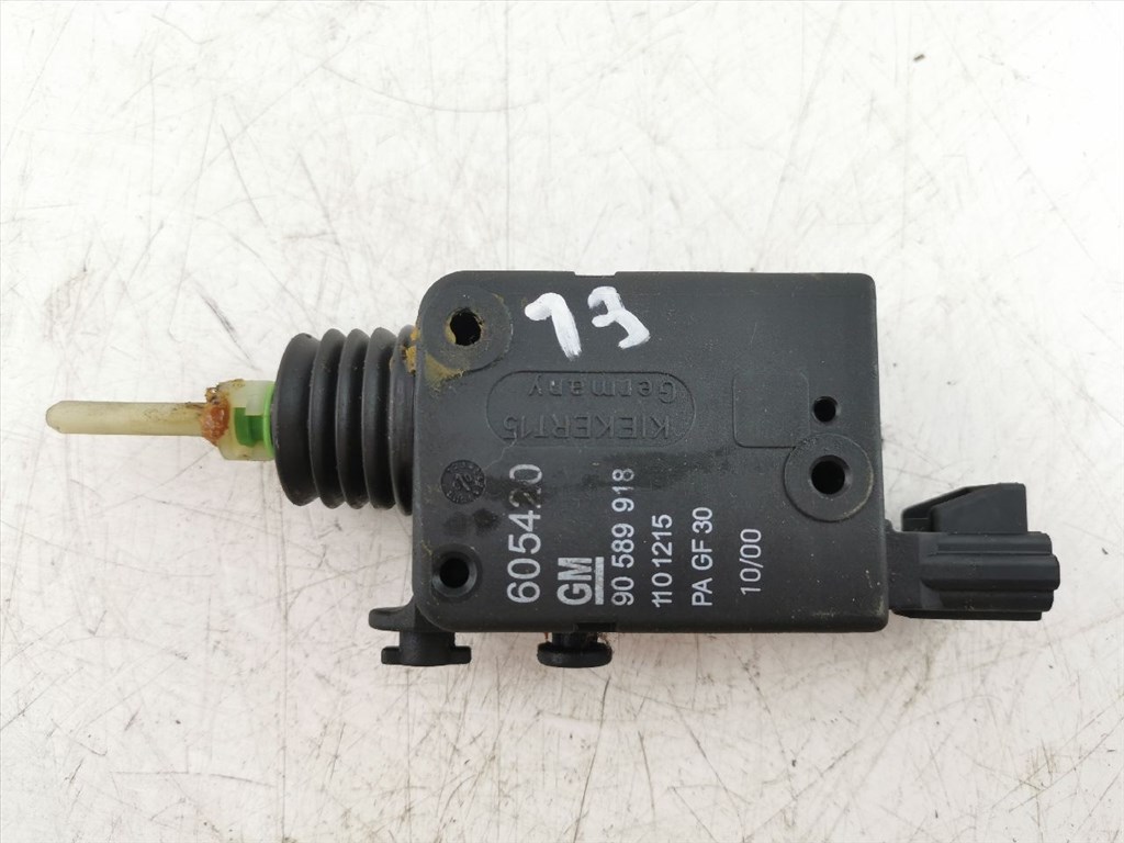 OPEL ZAFIRA A (F75_) 1.8 16V Központizár Motor Tankajtó #552# 90589918 1. kép