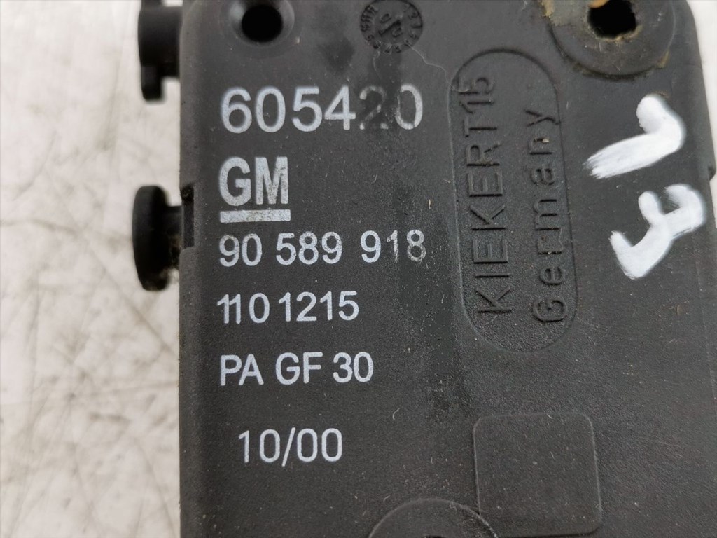 OPEL ZAFIRA A (F75_) 1.8 16V Központizár Motor Tankajtó #552# 90589918 2. kép