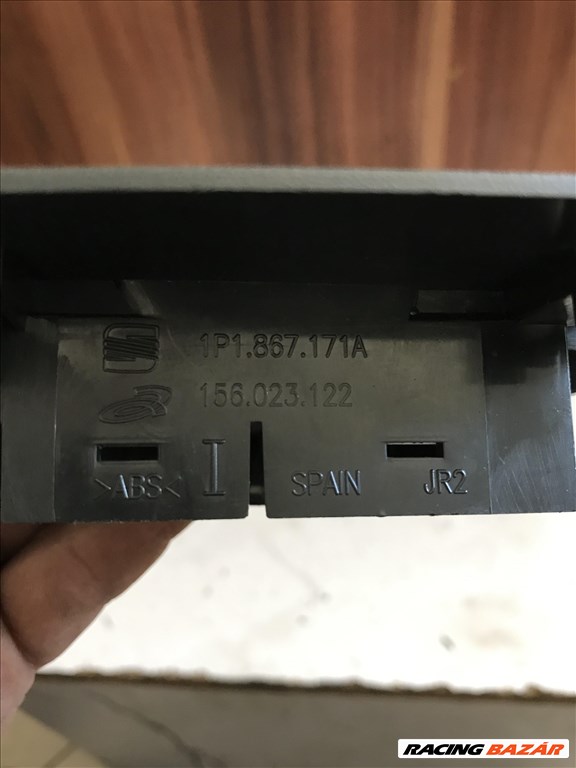 Seat León II 1P _ bal első ablakemelő kapcsoló keret 1p1867171a 3. kép