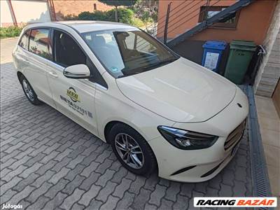 R0302 Mercedes B osztály W247 247 bontott alkatrészei