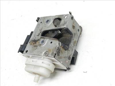 AUDI A4 (8D2/ B5) 2.8 Jobb első Ajtózár #7829# 8D1837016E