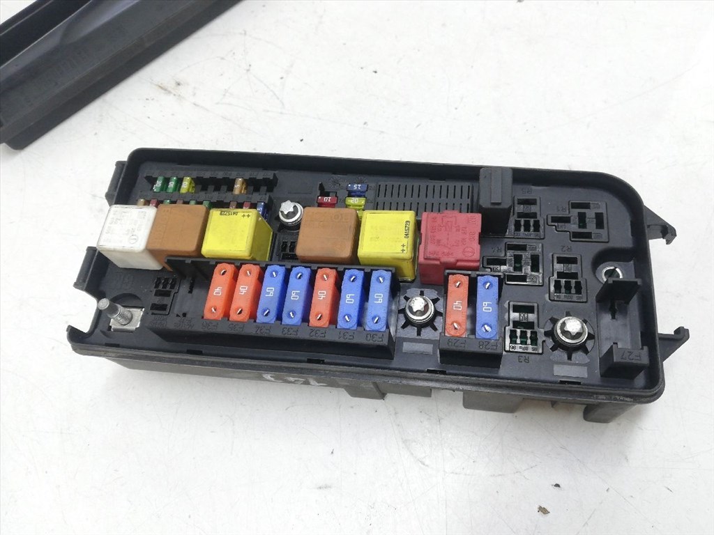 OPEL VECTRA C 1.9 CDTI Biztosítéktábla Motortér #10801# 13172979DF 2. kép