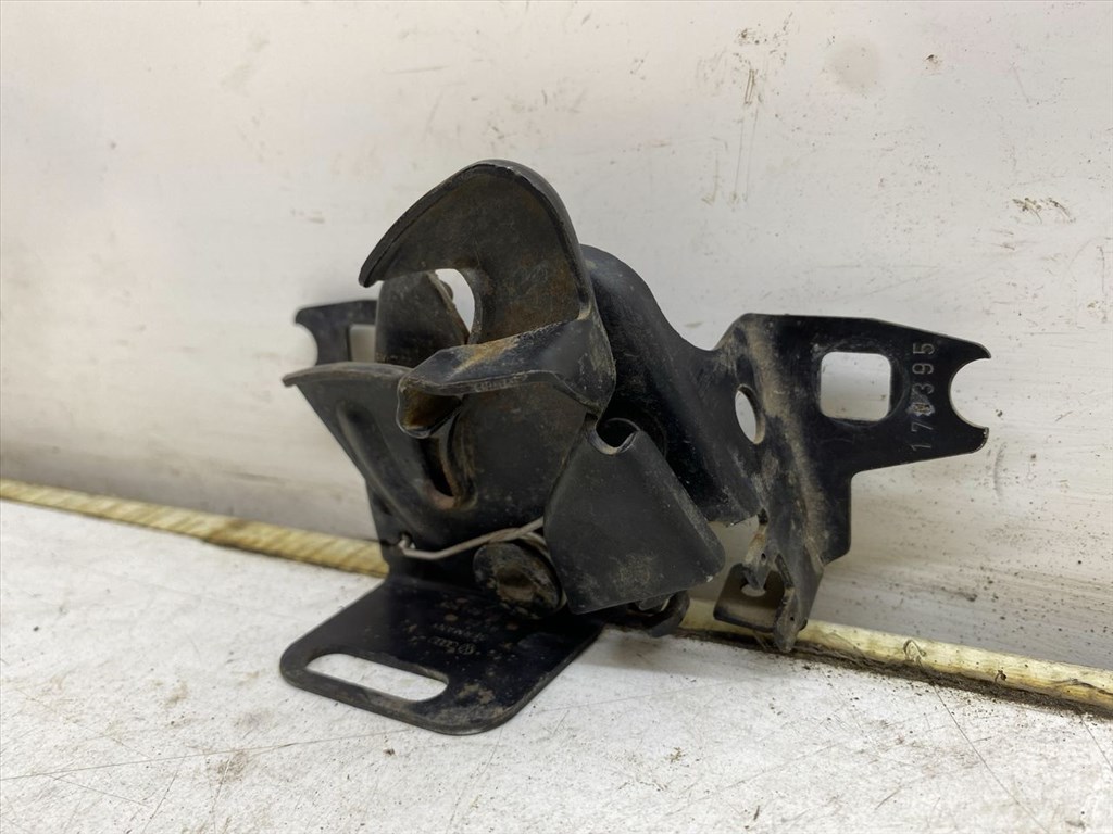VW POLO (6N1) 45 1.0 Motorháztető Zárszerkezet #27754# 1H0823509 4. kép
