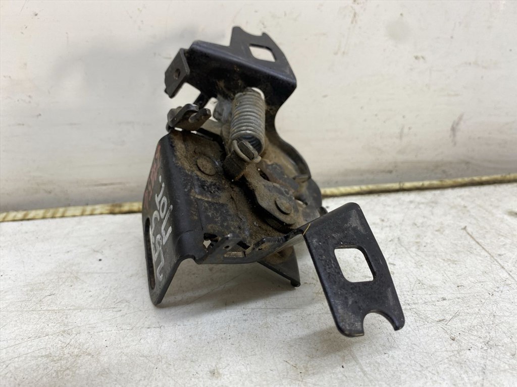 VW POLO (6N1) 45 1.0 Motorháztető Zárszerkezet #27754# 1H0823509 10. kép