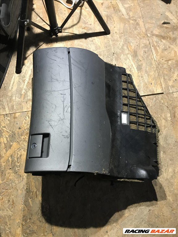 Audi A4 (B5 - 8D) kesztyűtartó  1. kép