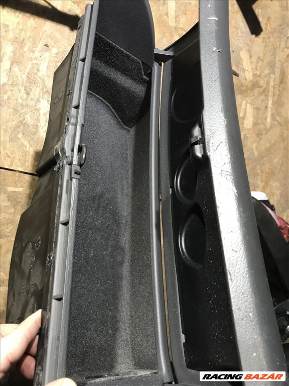 Audi A4 (B5 - 8D) kesztyűtartó  2. kép