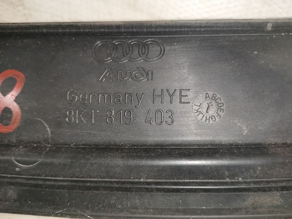 AUDI A4 IV (8K2/ B8) 1.8 TFSI Levélrács #29358# 8K1819403 7. kép