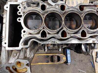 BMW E46 316i 316ti N40 N40B16A fûzött csupasz motor motorblokk