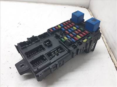 HYUNDAI TRAJET (FO) 2.0 CRDi Biztosítéktábla Utastér #16776# 04215N