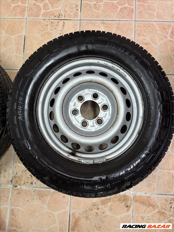  16" újszerű felni, rajta 235/65 újszerű Michelin teherautó gumi  4. kép