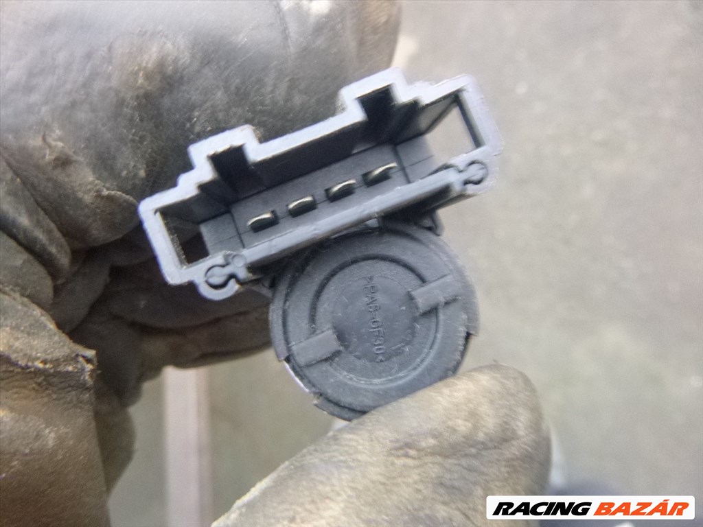 Skoda Fabia I 2002 féklámpa kapcsoló 1J0 945 511 C 1j0945511c 2. kép