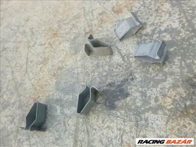 Skoda VW    KÁRPIT BOLHA  fém,   ajtókárpit patent 