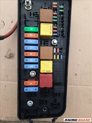 Opel Vectra biztosíték panel motortéri 13170900